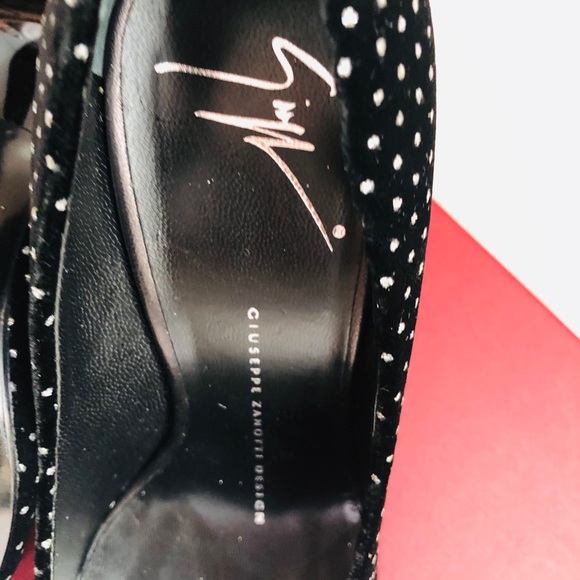 Brand new Giuseppe Zanotti heels. Size 35 - Picture 5 of 5